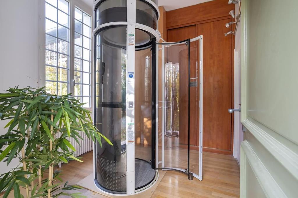 Appartement De 100M2 Dans Un Parc A 20 Mn Du Centre De Paris Garches Exterior foto